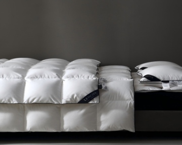 Luxury Hotel White Silent Down Comforter