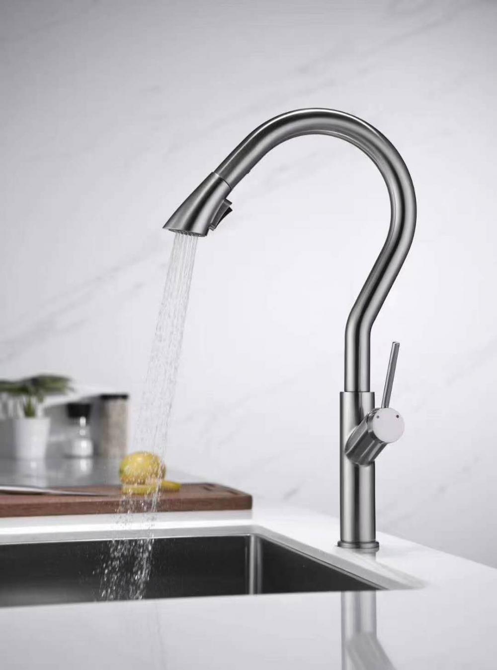 도매 304 스테인레스 스틸 브러시 풀다운 분무기 싱크 탭 주방 수도꼭지 믹서