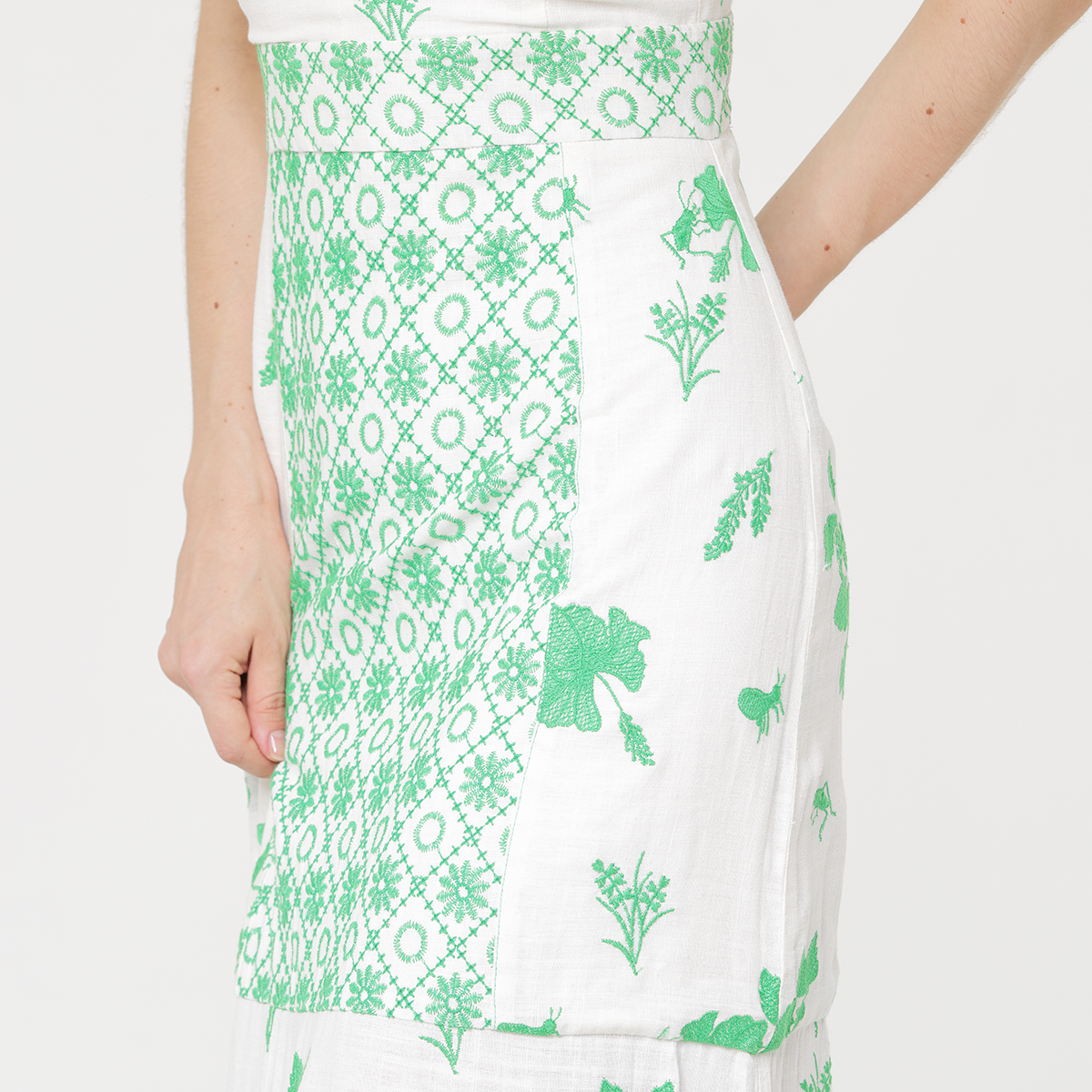 Suspender embroidery contrast dress Suspender embroidery contrast dress
