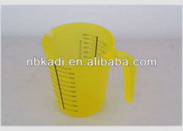 measuring cup with handle