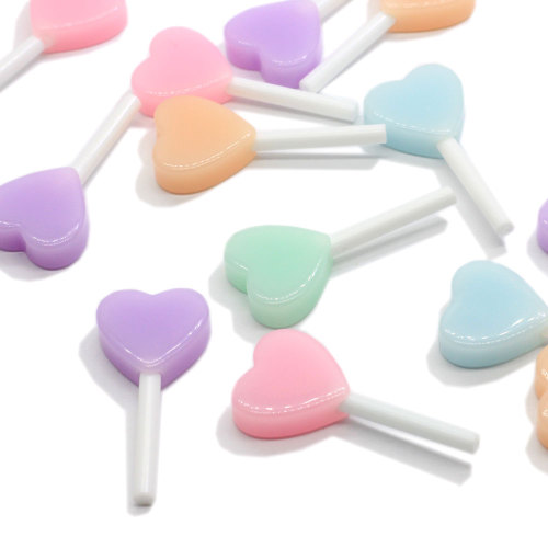 Neue helle Farbe Mini Herz Candy Lutscher geformte Flatback Harze Cabochon DIY Spielzeug Artikel für Kinder handgemachte Charms