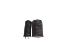 Low-profile, low-voltage horn-type electrolytic capacitor