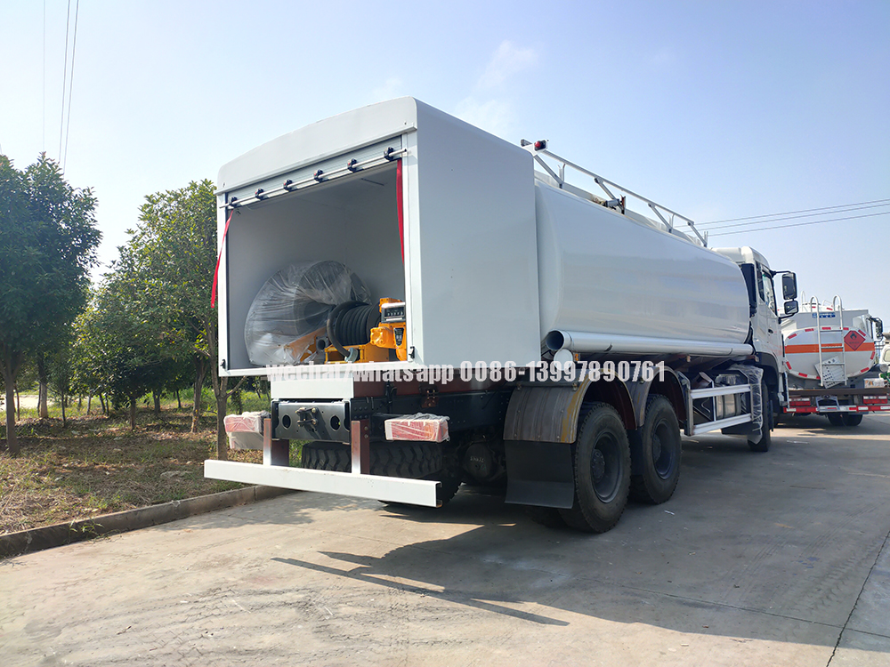 Oil Refueling Truck Jpg