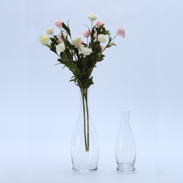 Vase en verre simple de couleur claire