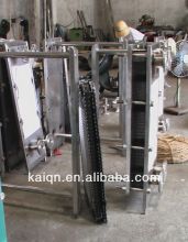 Sanitary plate heat exchanging machine