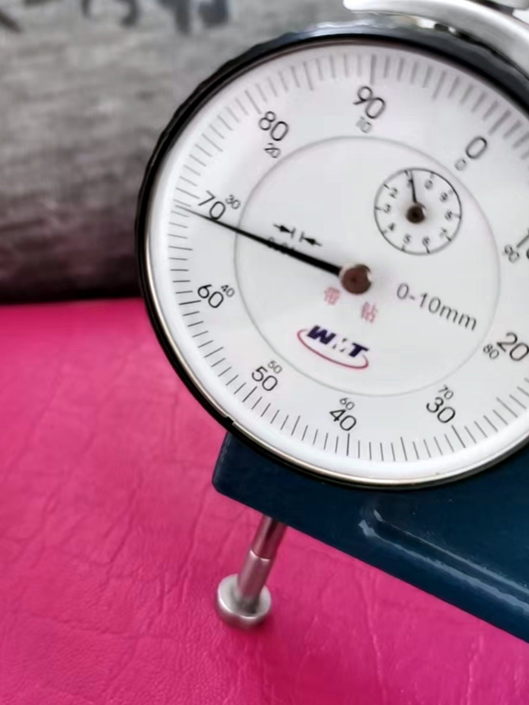 Rolo de couro em relevo de PVC vermelho