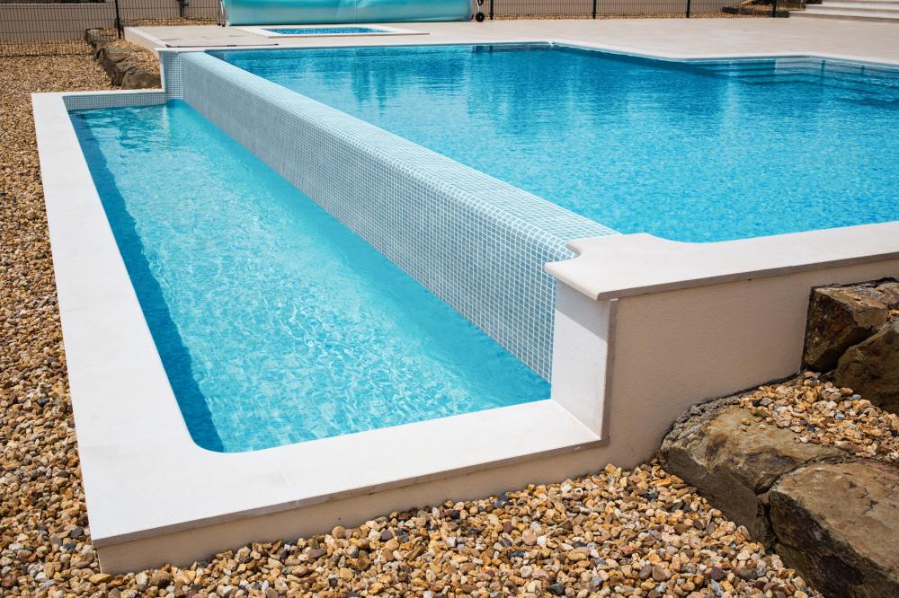 Glass mosaic tiles for swimming pools