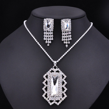 Conjunto de joyas de aretes de diamantes y piedras preciosas