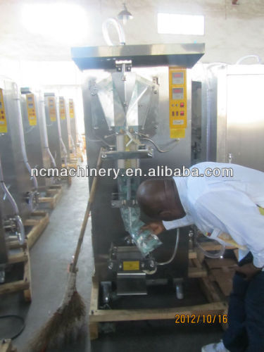 Semi-automatic liquid packing machine