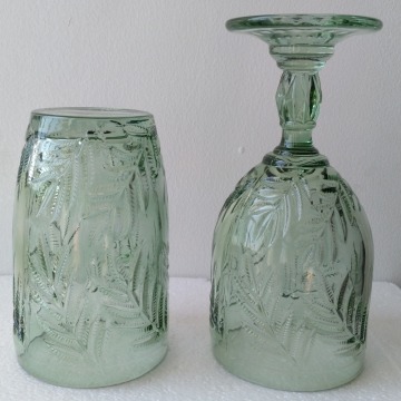 La tasse en verre vert à motifs de feuilles de conception unique