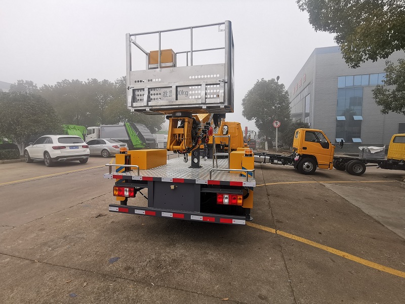 JMC Aerial Ladder Platform Truck الشاحنة العلوية العاملة