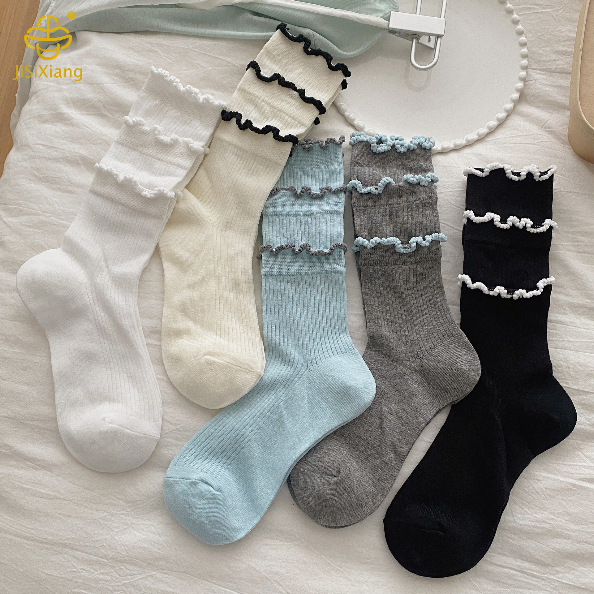 나무 귀를 가진 튜브 양말의 한국 버전 Korean version of the tube socks with wooden ears