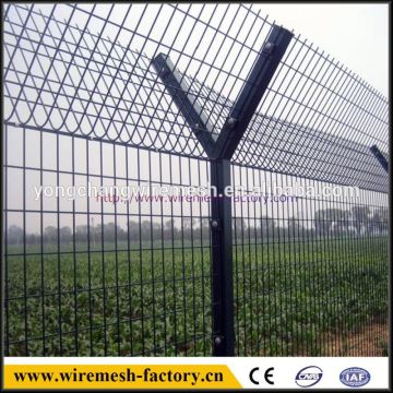 curvy welded mesh fence