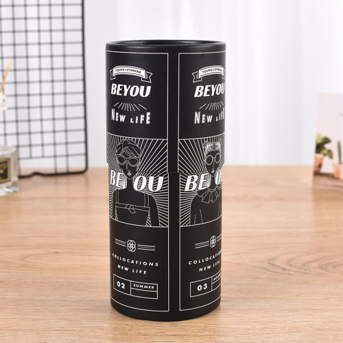 Tubón de papel negro con recubrimiento personalizado de embalaje esencial