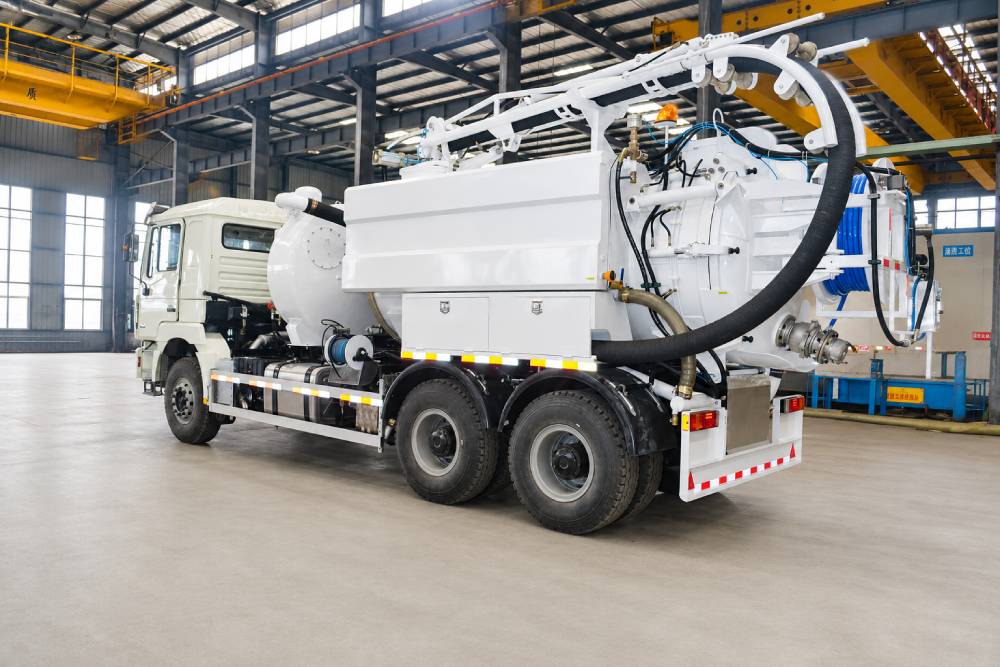 Комбинированные вакуумные погрузчики Combined Vacuum Jetting Trucks