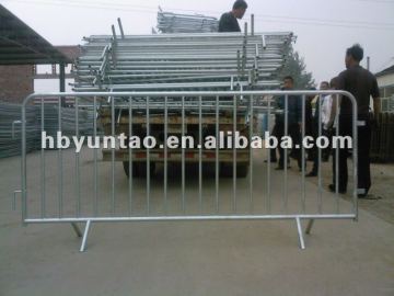 retractable fence / retractable barrier