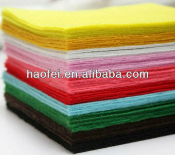 Non woven cleaning wipe