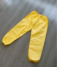 Nonwoven disposable lab pants