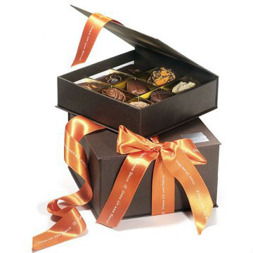 Have FDA certificate paper gift boxes