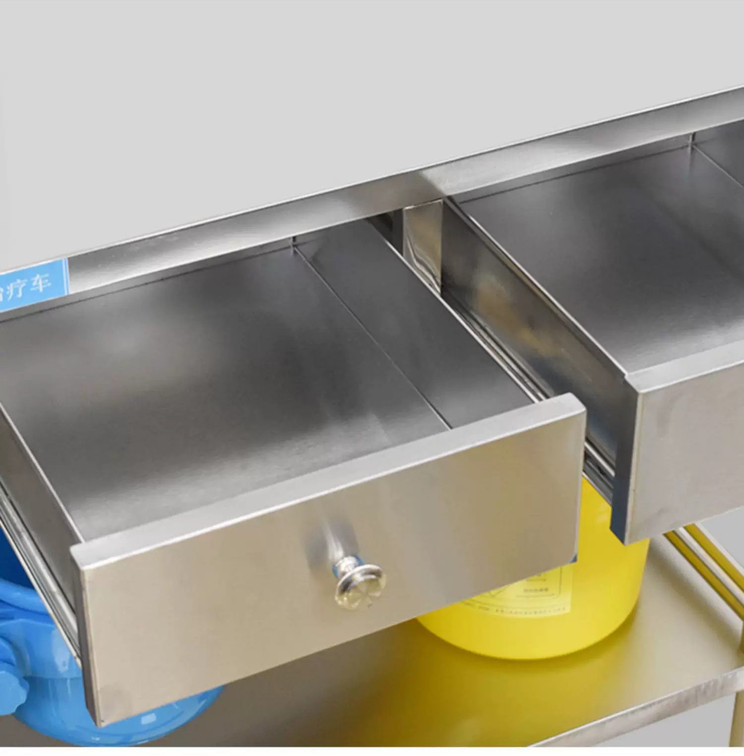 carrinho de vestir com gavetas dressing trolley with drawers