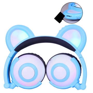 家庭用電化製品の輝くパンダの耳のヘッドフォン