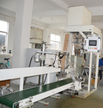 Pesticide automatic weighing packaging machine