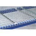 Wire mesh pallet for material storage