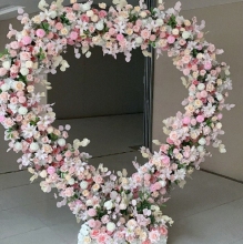 Giant Romantic Heart Shaped Arch with Red and White Roses for Wedding Decoration