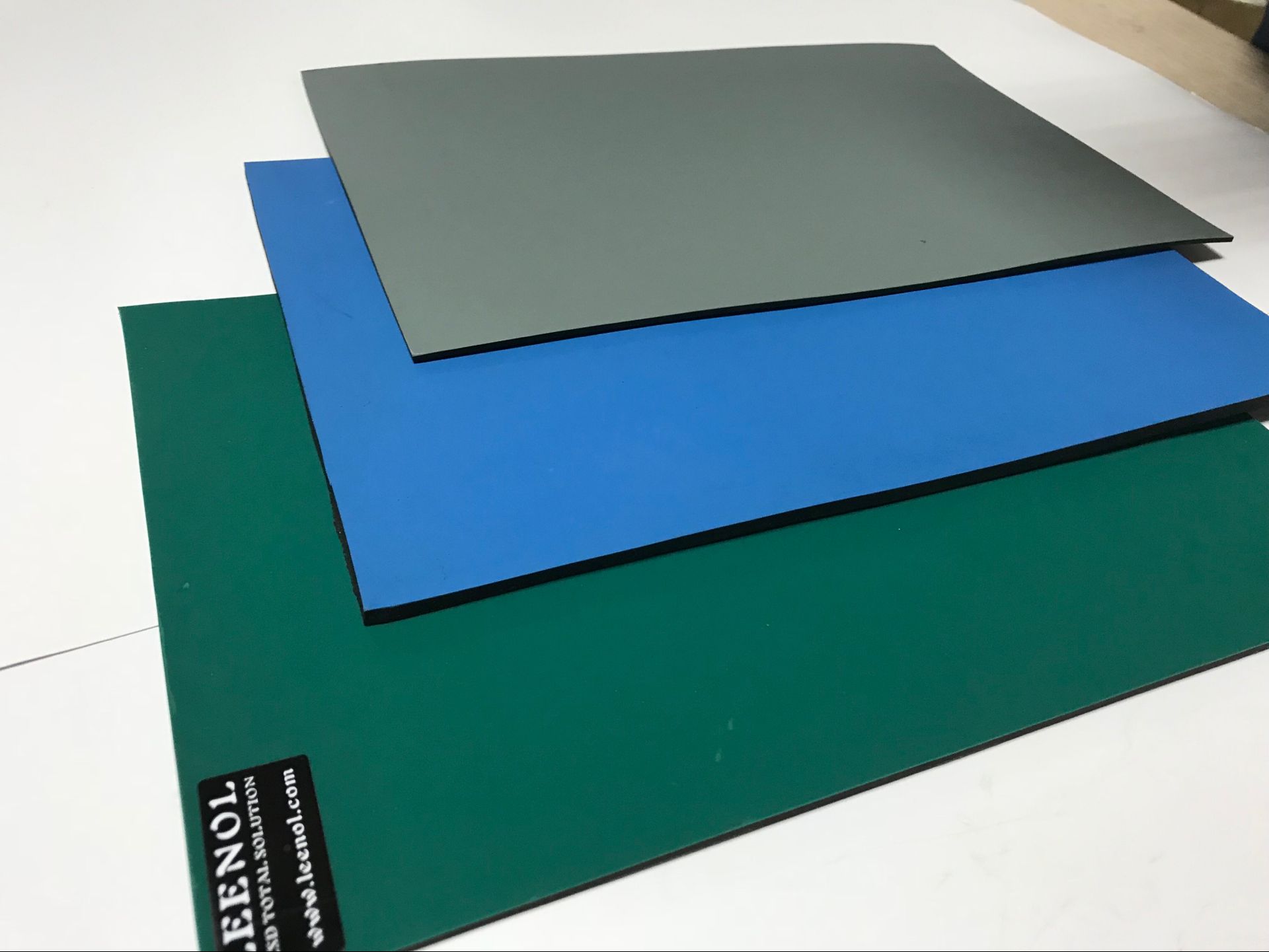 Eco-Friendly ESD table mat rubber mat for Workbench