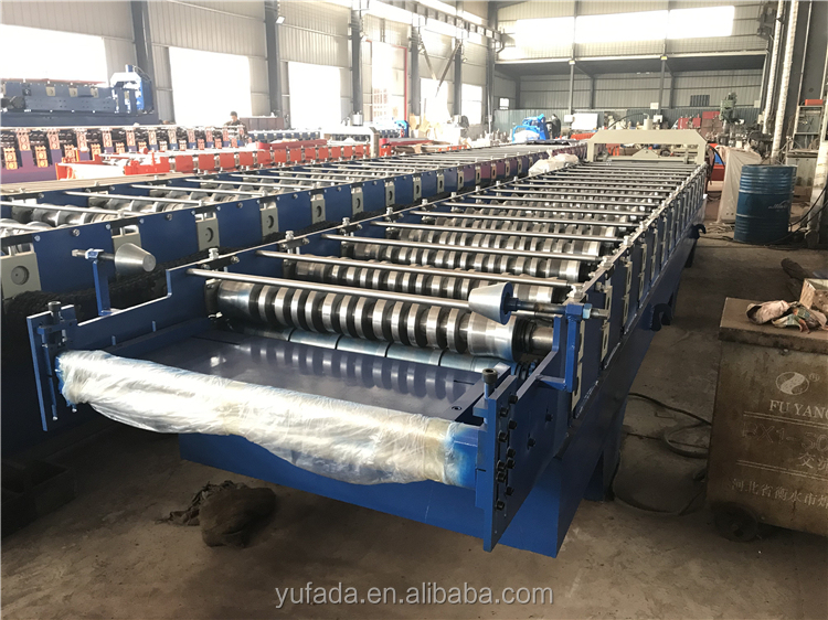 Curved bending sheet roll forming machine