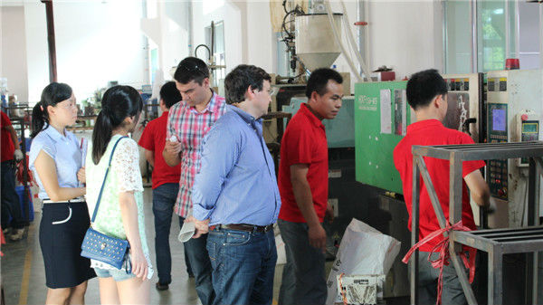 28mm Plastic Screw Cap Pineapple Shape 28/410 pink Cap With Inner Plug