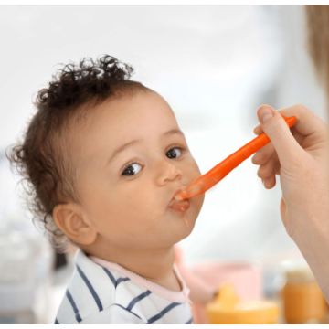 Cuillère de bébé en silicone à pointe de teeter