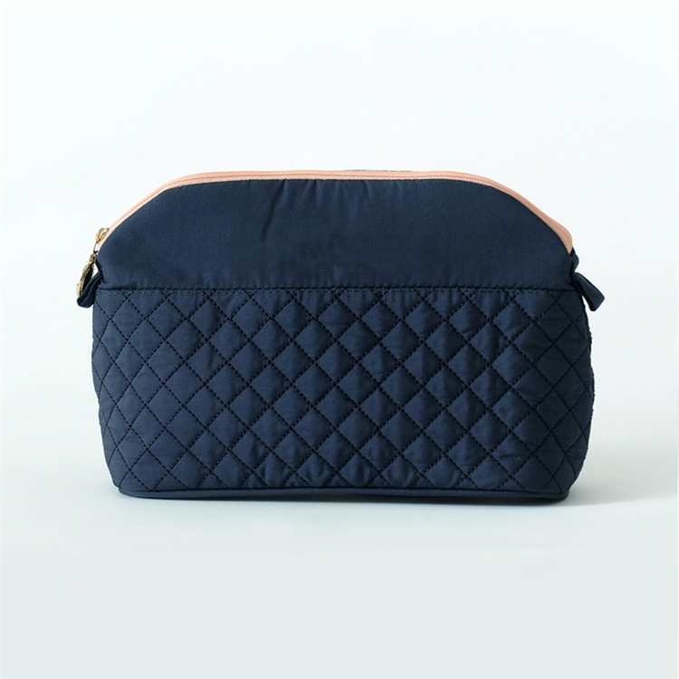 Kleine gesteppte Kosmetiktasche Small Quilted Cosmetic Bag