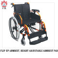 Czarny pomarańczowy wózek inwalidzki z aluminiową ramą