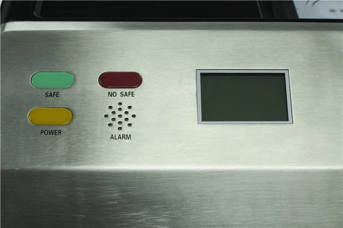 Ultra-Wideband Chemical Composition Liquid Detector for Airport Inspection