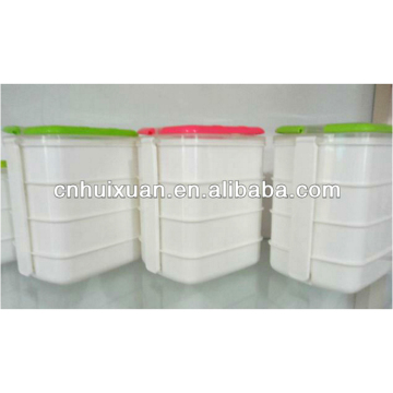 Plastic lunchbox