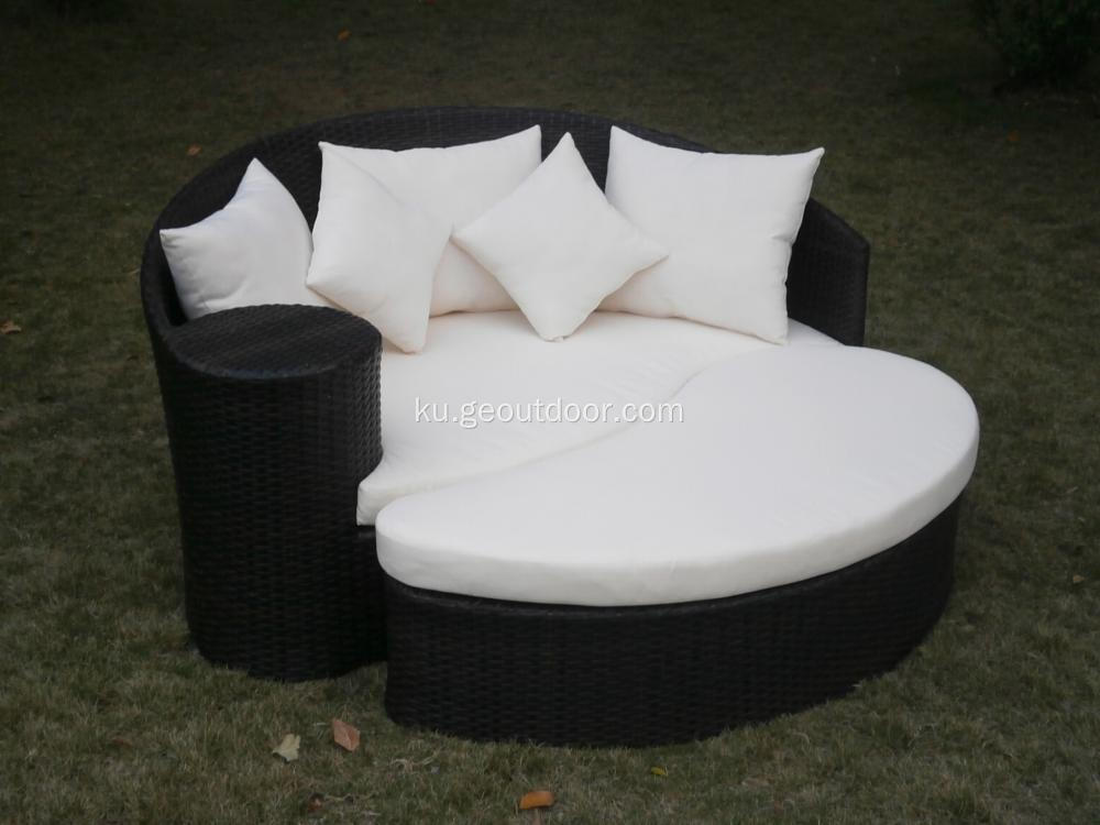 Outdoor Garden Rattan Sun Bed Beach Lounge