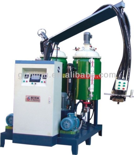 Continuous foaming machine