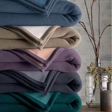 Europe Market Affordable Anti-Fade Reversible Microfiber Fleece Blanket with Foldover Hem for Cold Days