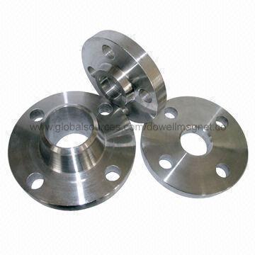Titanium flange for pressure vessels