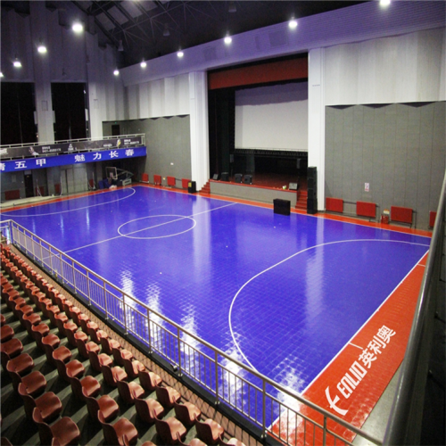 Futsal Court PP in elkaar grijpende tegels