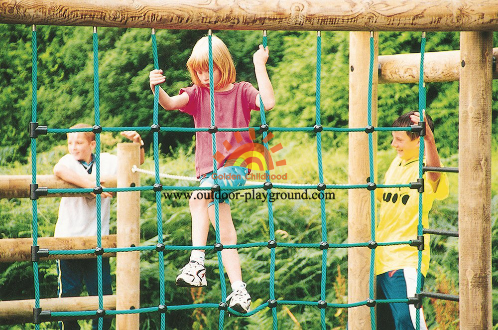 outdoor woooden climbing net playground for school