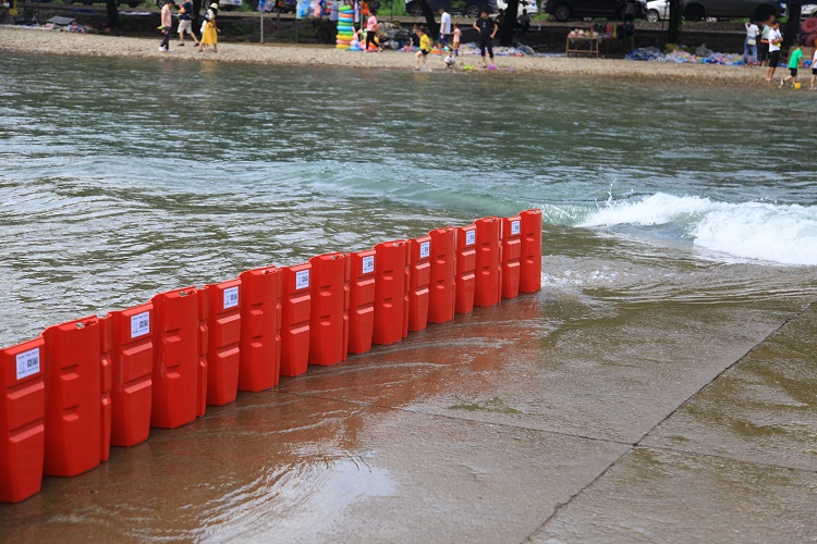 River flood boxwall aqua dam flood guard