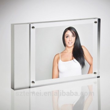 Clear 4x6 Acrylic Magnetic Picture Frames stand