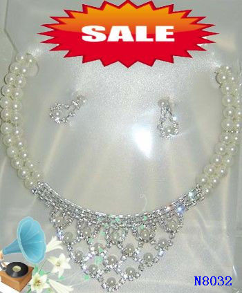 Fashion Vintage Beaded Pearl Necklaces With Crystal Main Stone For Gift Oem