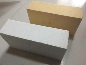 Corundum refractory brick