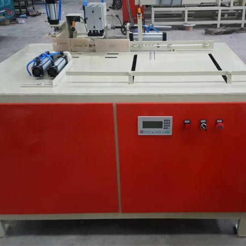 Automatic wood block cutter machinery for pallet