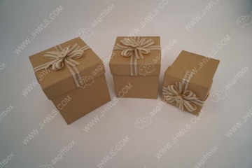 Paper gift box with hand made flowers