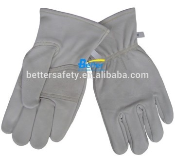 Flexible and Soft Short Cow Grain Leather Driving Gloves