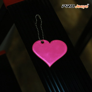 Pendente in PVC a forma di cuore rosa